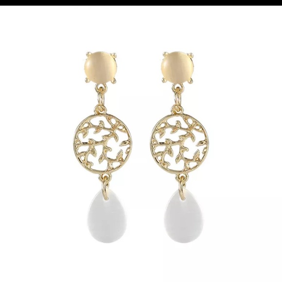Golden white drop dangle earrings - Picture 1 of 3